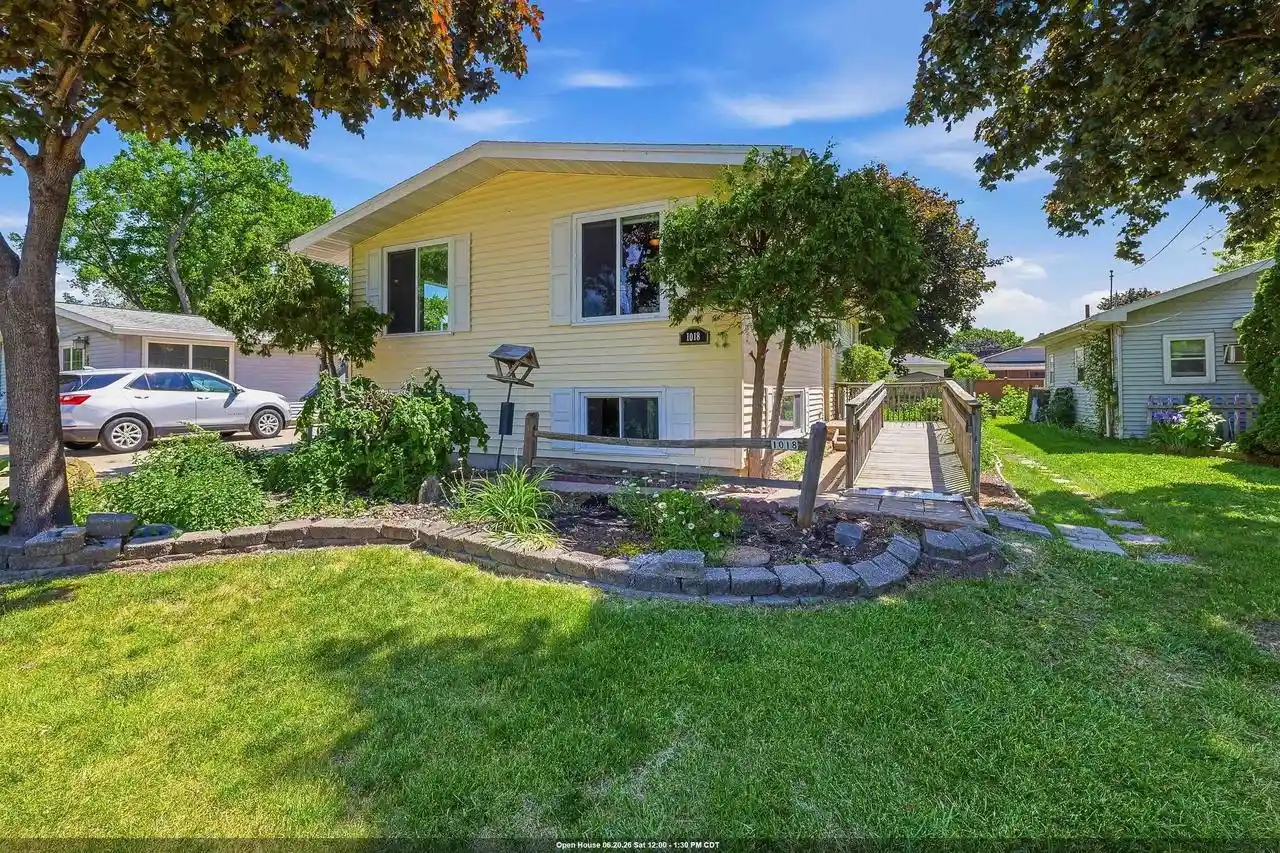Homes for sale in Oshkosh, WI | 1018 Hawk Street Street, Oshkosh, WI 54902 | MLS# 50326802