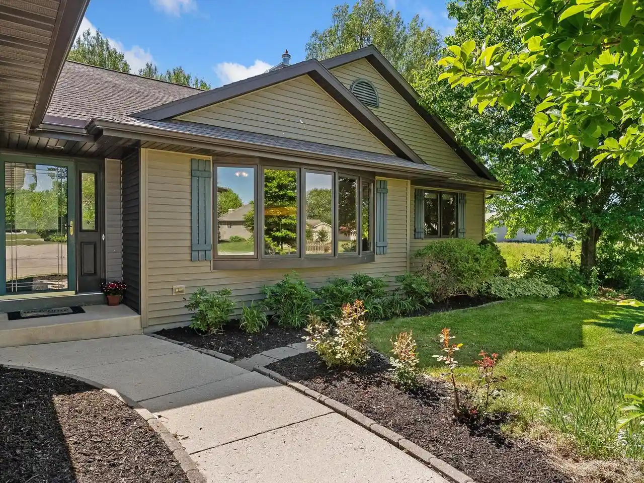 Homes for sale in Sheboygan Falls, WI | 1207 Hummingbird Pl Pl, Sheboygan Falls, WI 53085 | MLS# 1965727