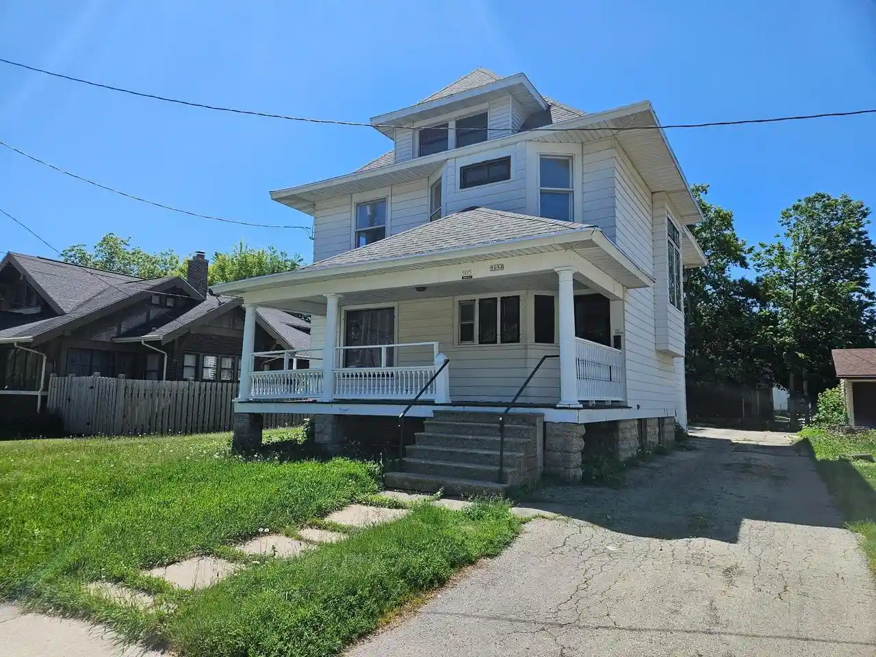 Homes for sale in Oshkosh, WI | 505 W Irving Avenue Avenue, Oshkosh, WI 54901 | MLS# 2025061