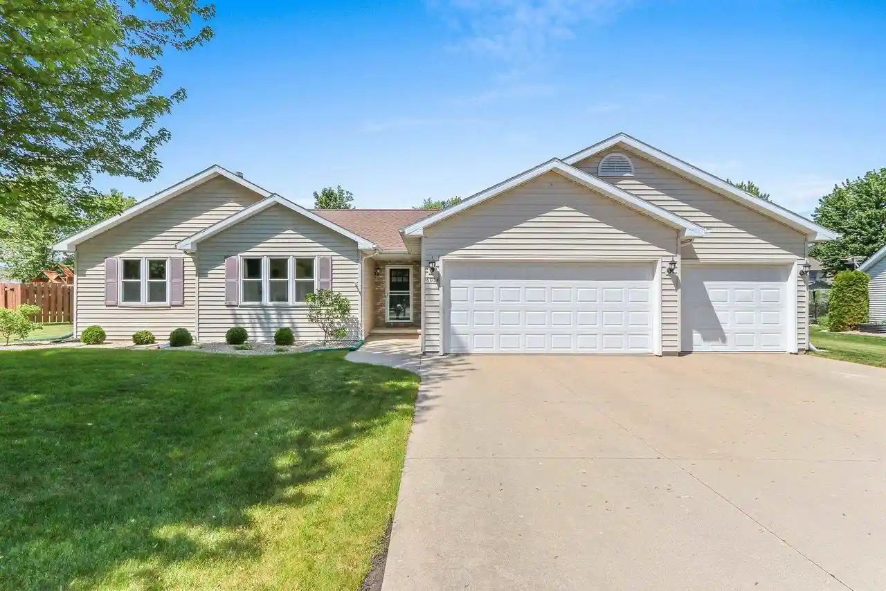 Homes for sale in Appleton, WI | W6034 Paige Way Way, Appleton, WI 54915 | MLS# 50326803