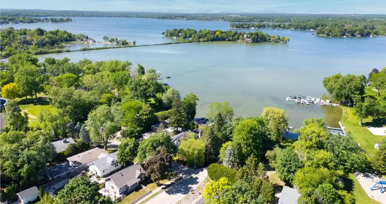 3rd image of 904 W Labelle Avenue Avenue, Oconomowoc, WI 53066 | MLS# 1965731
