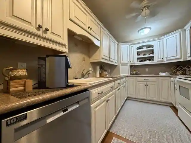 Homes for sale in Marshfield, WI | 1609 Sawyer Dr Dr #Unit 202, Marshfield, WI 54449 | MLS# 22602517
