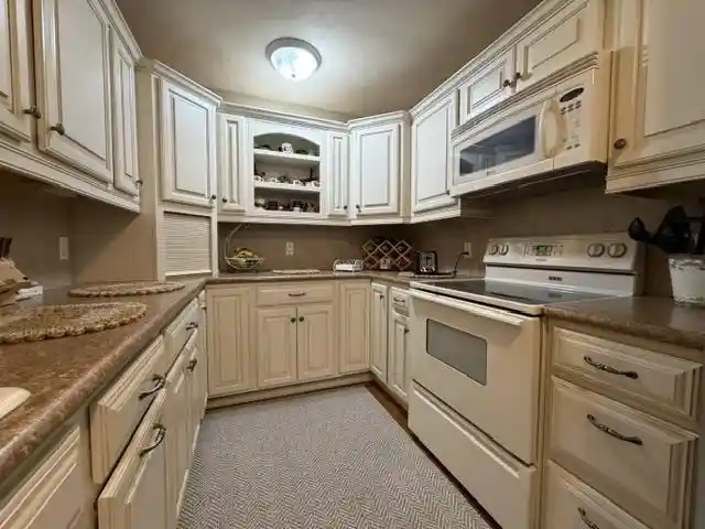Homes for sale in Marshfield, WI | 1609 Sawyer Dr Dr #Unit 202, Marshfield, WI 54449 | MLS# 22602517