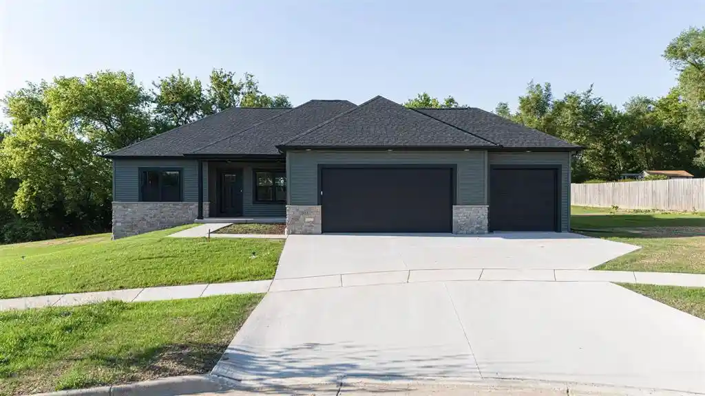 Homes for sale in Ripon, WI | 369 Drumlin Loop Loop, Ripon, WI 54971 | MLS# 2025066