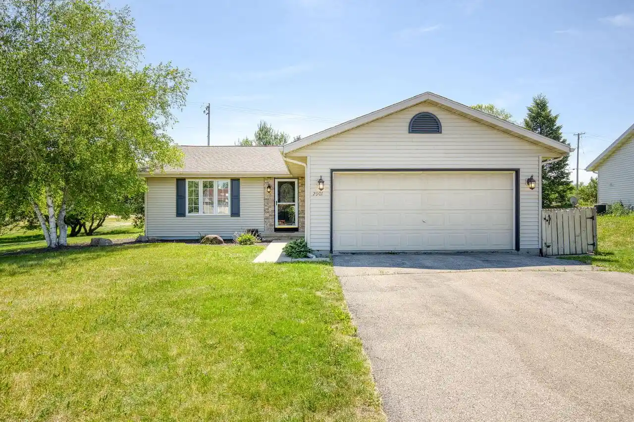 Homes for sale in East Troy, WI | 2901 Autumn Lane Lane, East Troy, WI 53120 | MLS# 1965793