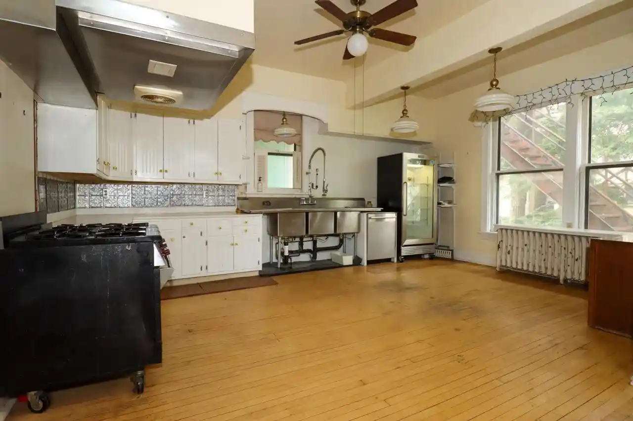 2nd image of 116 10th Street Street, Racine, WI 53403 | MLS# 1965818