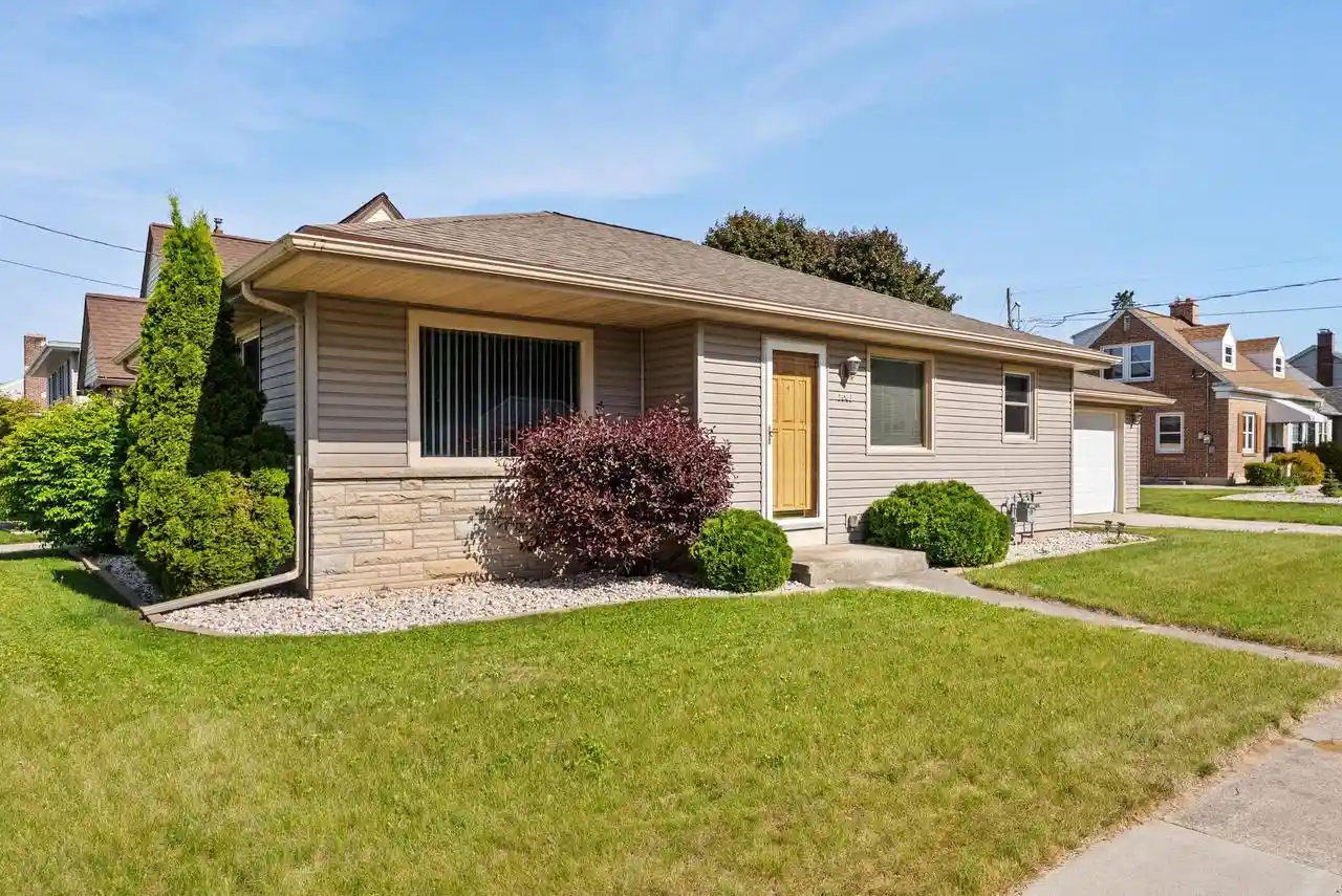 Homes for sale in Manitowoc, WI | 1041 N 17 Street Street, Manitowoc, WI 54220 | MLS# 1965821