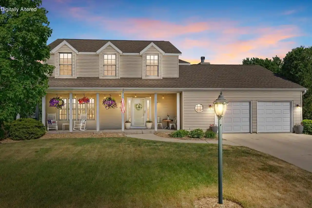 Homes for sale in Waterford, WI | 503 Fairview Circle Circle, Waterford, WI 53185 | MLS# 1965823