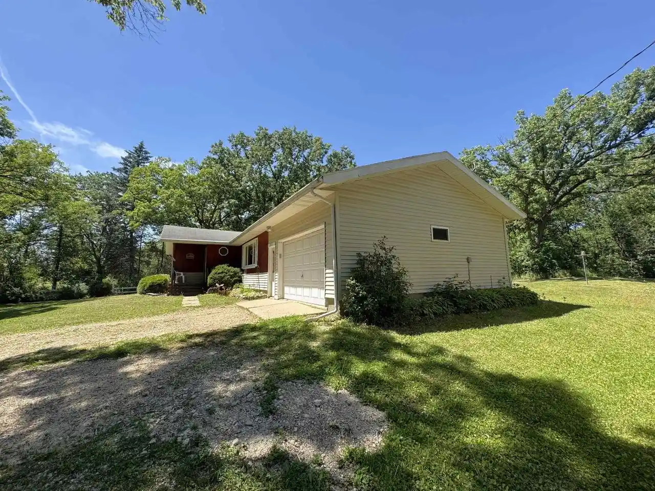 4th image of 4529 E Palakwia Dr Dr, Janesville, WI 53546 | MLS# 2025117