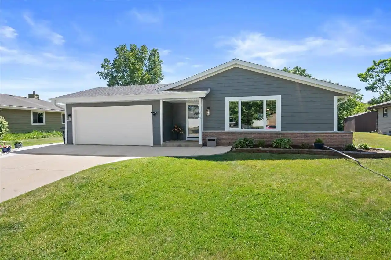 Homes for sale in Franklin, WI | 4219 W Pebble Beach Court Court, Franklin, WI 53132 | MLS# 1965865
