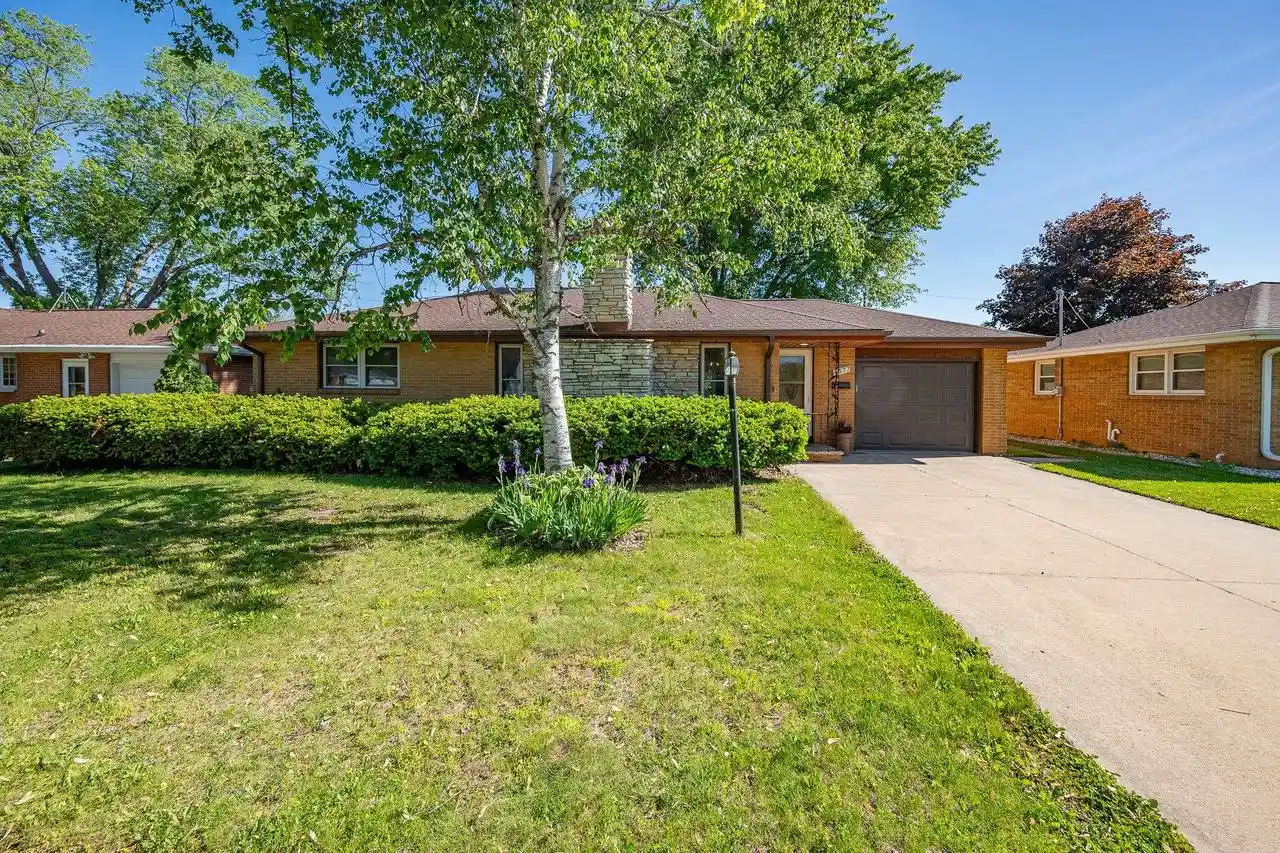 Homes for sale in Green Bay, WI | 1677 Lilac Lane Lane, Green Bay, WI 54302 | MLS# 50326801