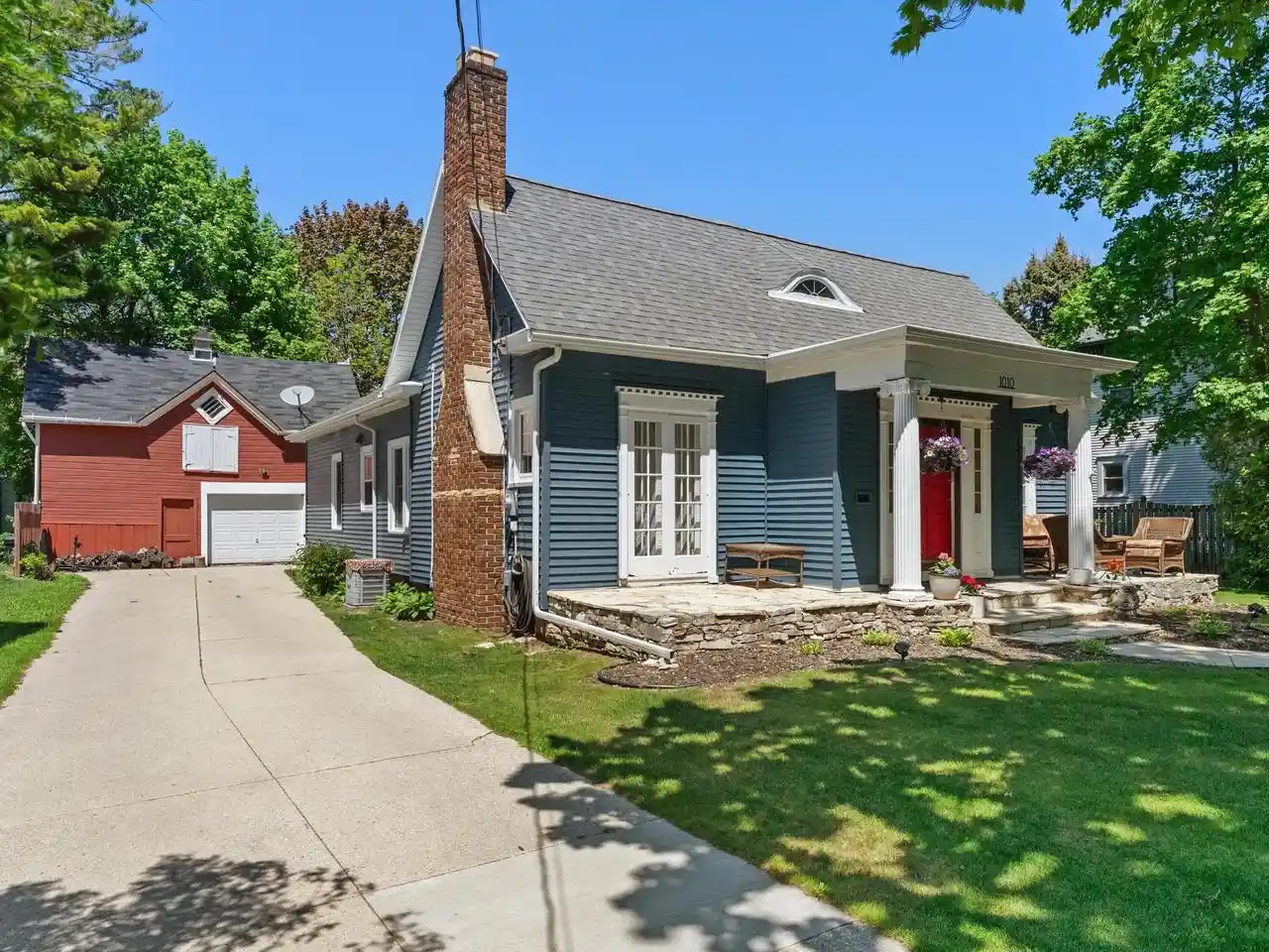 Homes for sale in Manitowoc, WI | 1010 St Clair Street Street, Manitowoc, WI 54220 | MLS# 1965886
