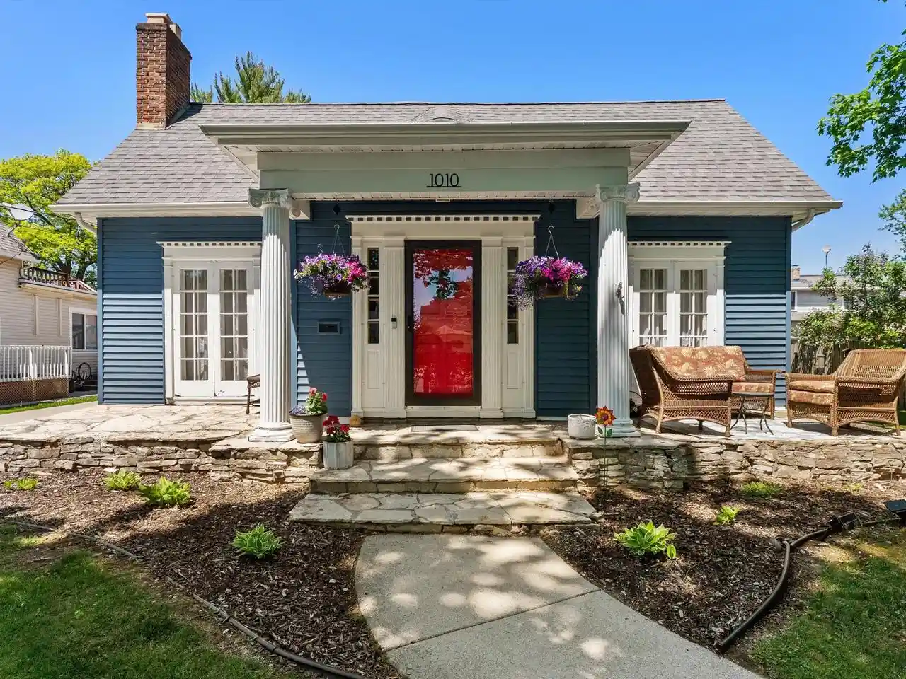 Homes for sale in Manitowoc, WI | 1010 St Clair Street Street, Manitowoc, WI 54220 | MLS# 1965886
