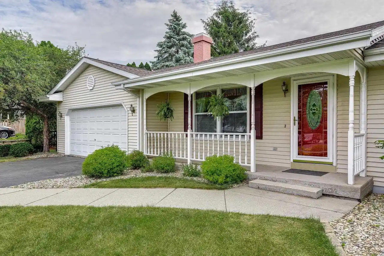 Homes for sale in Fort Atkinson, WI | W6070 Thornapple Lane Lane, Fort Atkinson, WI 53538 | MLS# 2025131