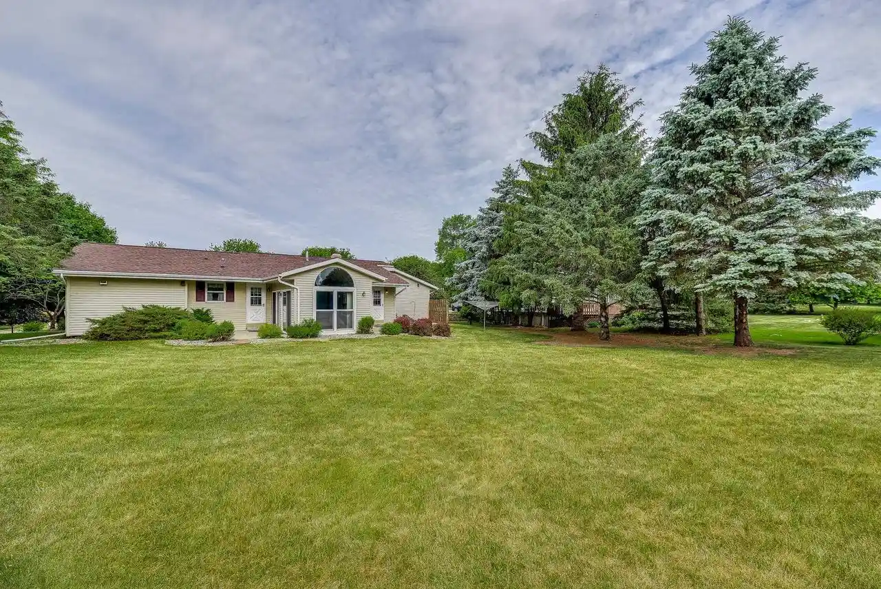Homes for sale in Fort Atkinson, WI | W6070 Thornapple Lane Lane, Fort Atkinson, WI 53538 | MLS# 2025131