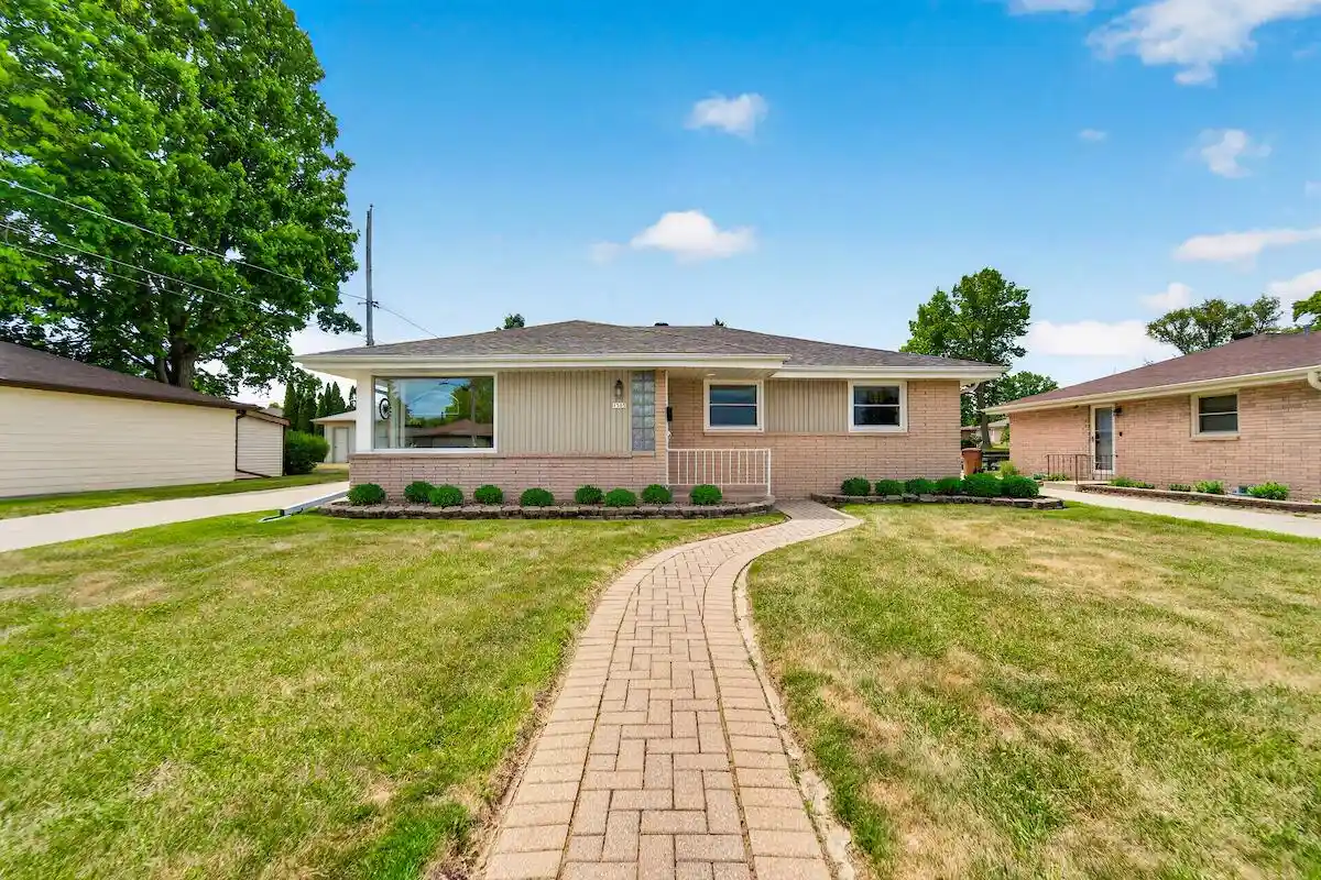 Homes for sale in South Milwaukee, WI | 1505 Mackinac Avenue Avenue, South Milwaukee, WI 53172 | MLS# 1965898