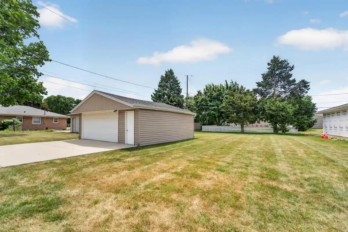 Homes for sale in South Milwaukee, WI | 1505 Mackinac Avenue Avenue, South Milwaukee, WI 53172 | MLS# 1965898