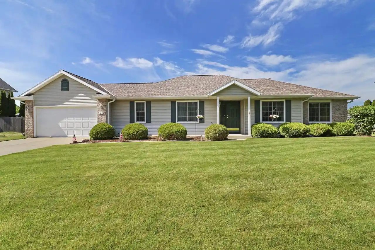 Homes for sale in Racine, WI | 914 Riva Ridge Ridge, Racine, WI 53402 | MLS# 1965908
