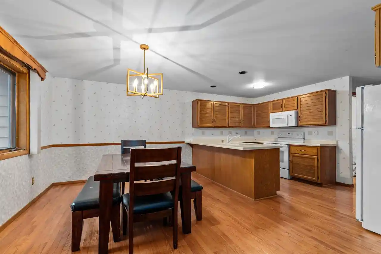 Homes for sale in Appleton, WI | 933 E Windfield Pl Pl, Appleton, WI 54911