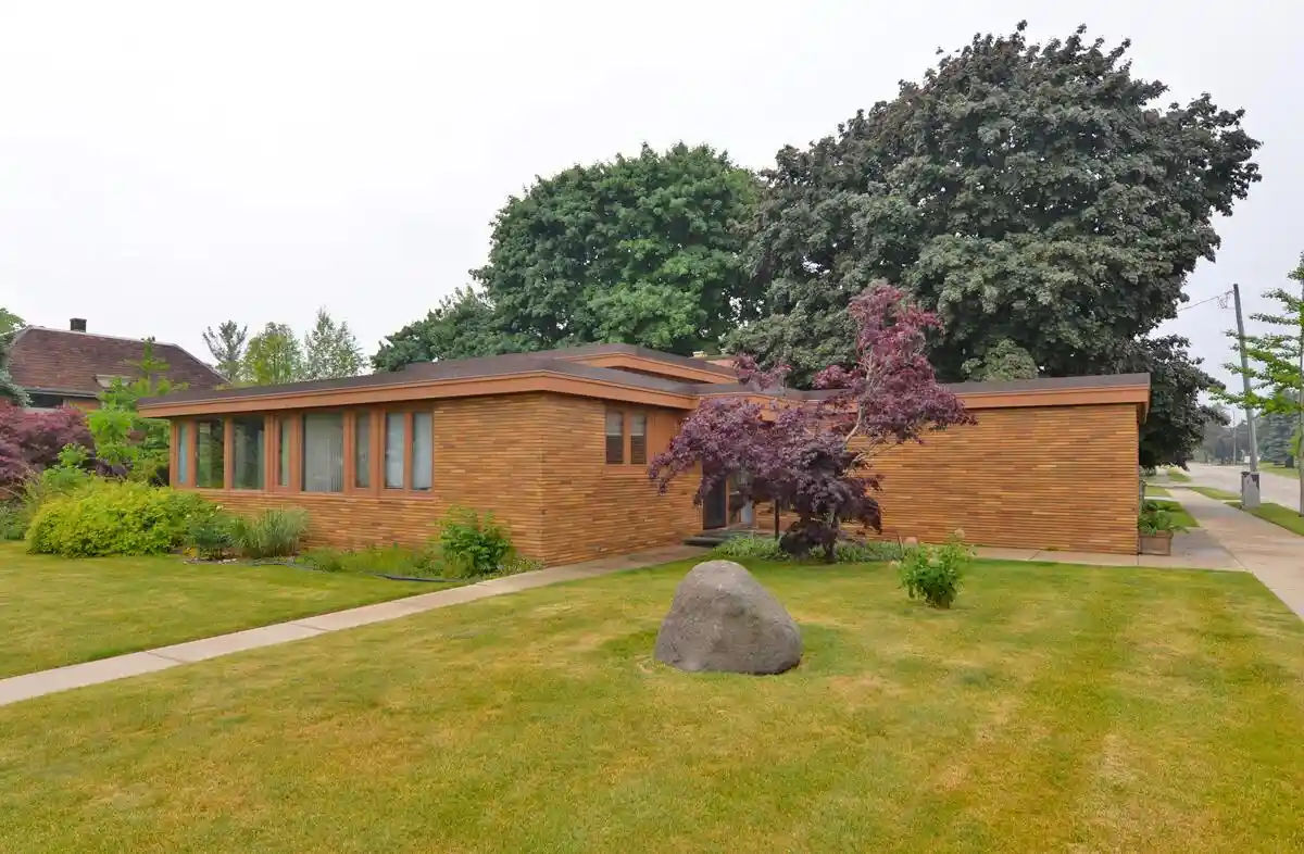 Photo 1 of Single family home for sale at 4001 Haven Avenue Avenue, Racine, WI 53405 | MLS# 1965915 | Listing updated on 2026-10-29
