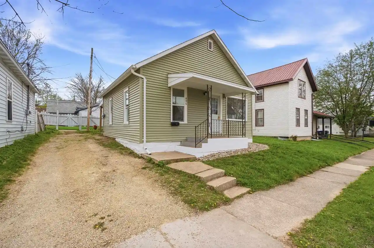 Homes for sale in New London, WI | 406 W Spring Street Street, New London, WI 54961 | MLS# 50326853