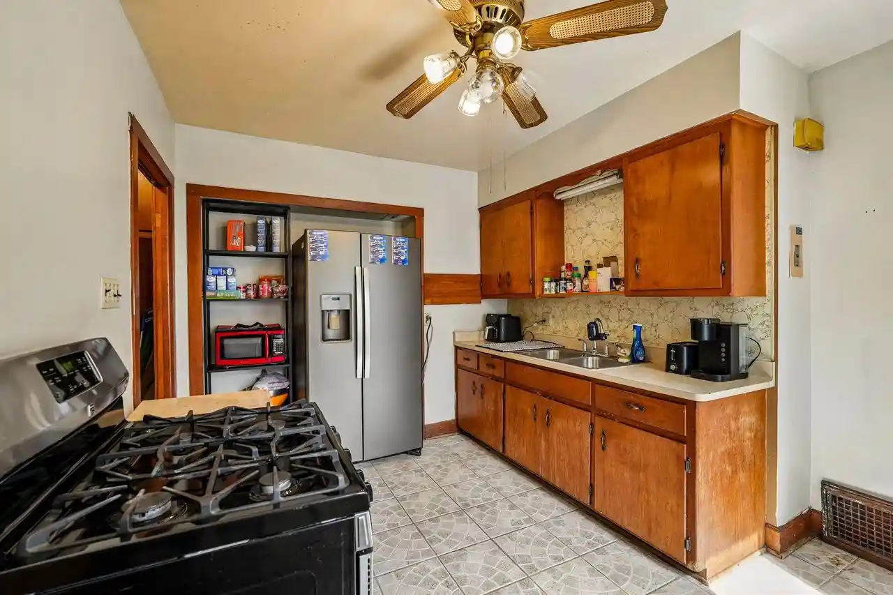 Homes for sale in Milwaukee, WI | 3837 W Mt Vernon Avenue Avenue, Milwaukee, WI 53208 | MLS# 1965933