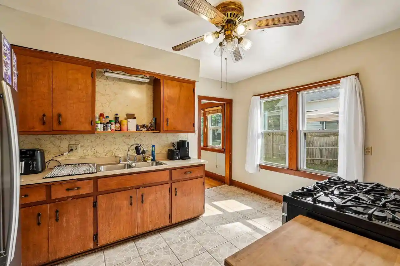 Homes for sale in Milwaukee, WI | 3837 W Mt Vernon Avenue Avenue, Milwaukee, WI 53208 | MLS# 1965933