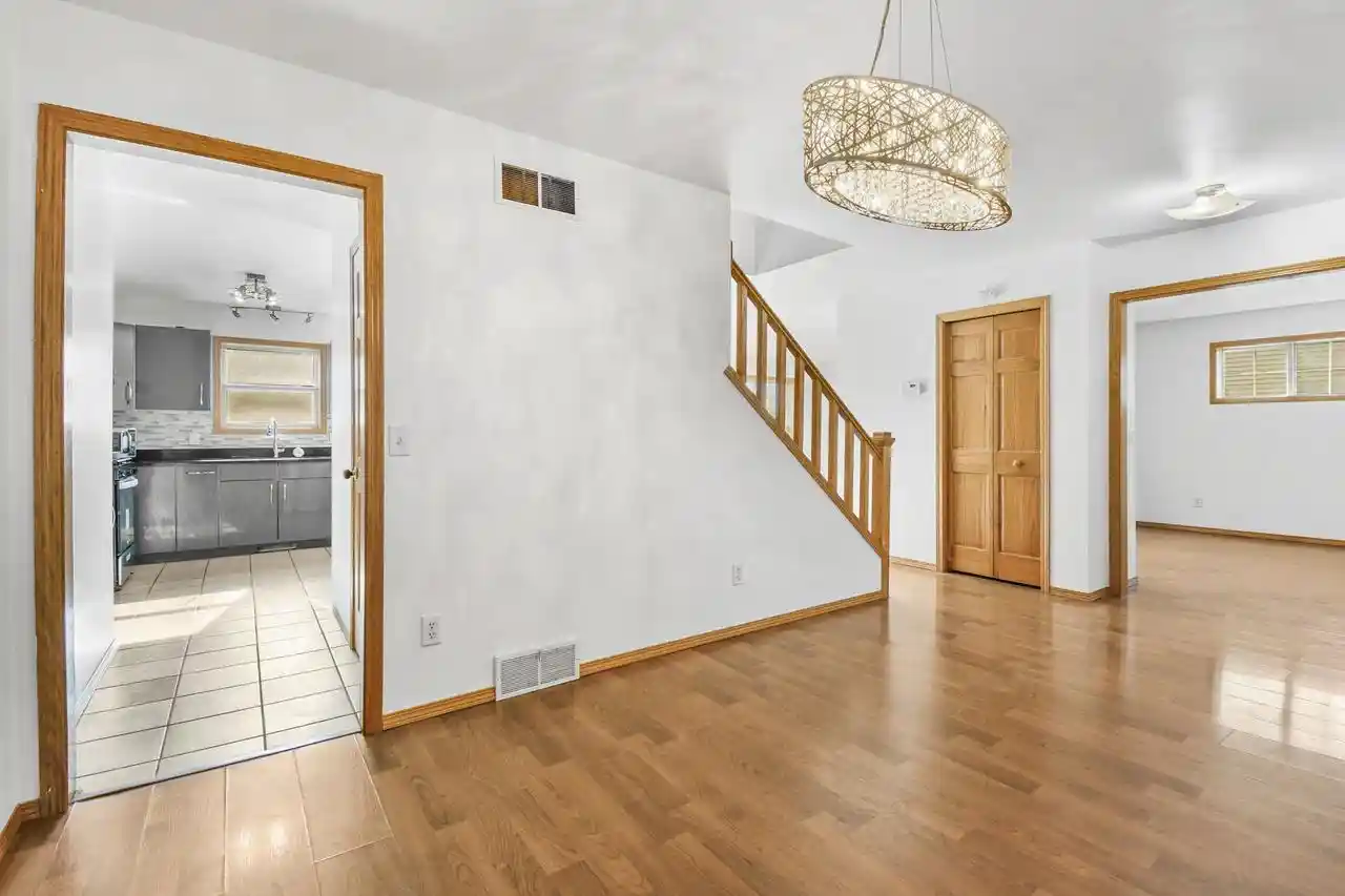 2nd image of 1233 Velvet Leaf Dr Dr, Madison, WI 53719 | MLS# 2025164
