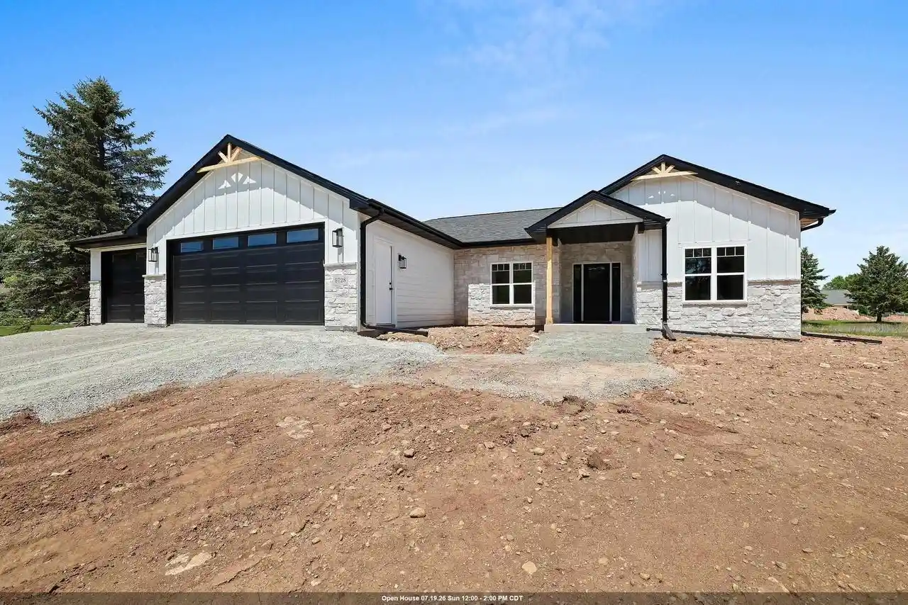 Homes for sale in Appleton, WI | 5728 W Spencer Street Street, Appleton, WI 54914 | MLS# 50326862