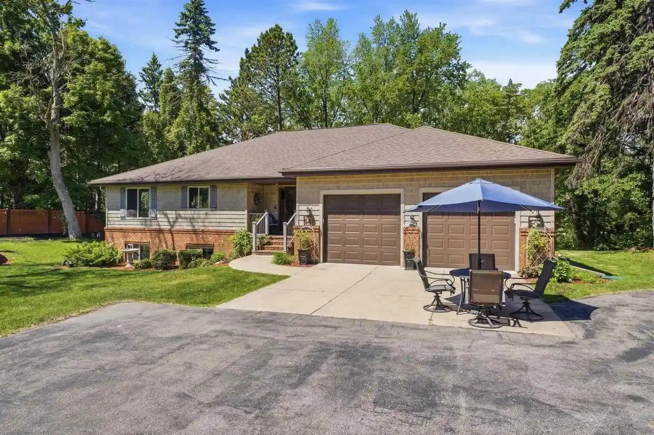 Homes for sale in Appleton, WI | 11 Kools Court Court, Appleton, WI 54914 | MLS# 50326881