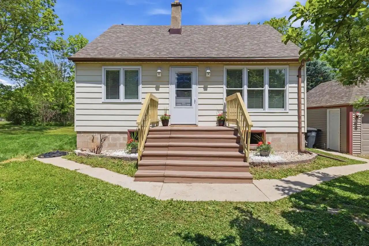 Homes for sale in Greenfield, WI | 11810 W Howard Avenue Avenue, Greenfield, WI 53228 | MLS# 1965967
