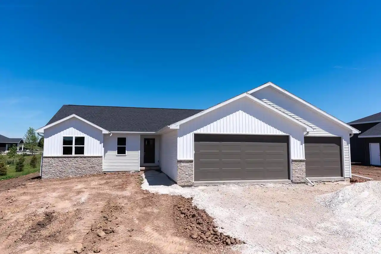 Homes for sale in Menasha, WI | W5896 Edgewood Dr Dr, Menasha, WI 54952 | MLS# 50326893