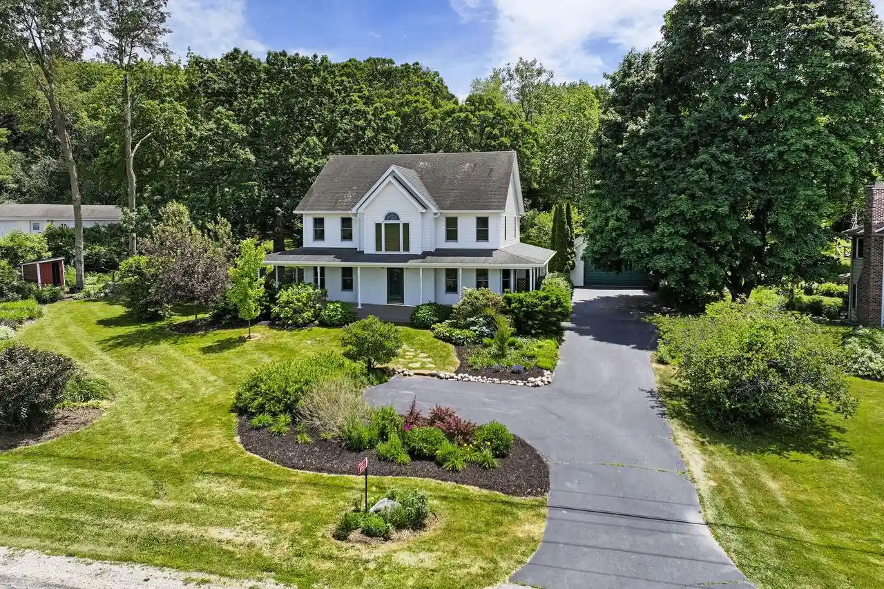 Homes for sale in Genoa City, WI | 553 W Twin Lakes Road Road, Genoa City, WI 53128 | MLS# 1965972