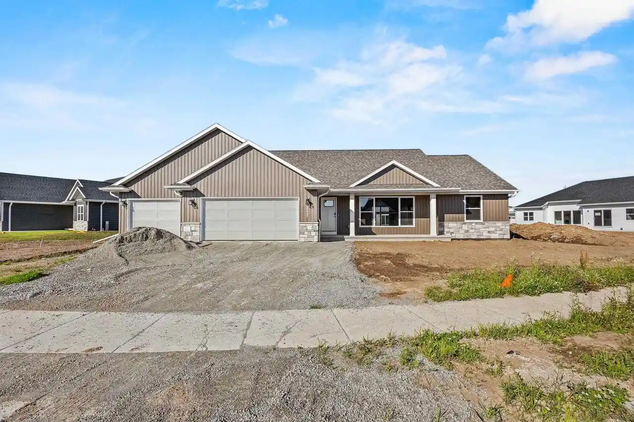 1st image of 1400 Divinity Dr Dr, De Pere, WI 54115 | MLS# 50326905