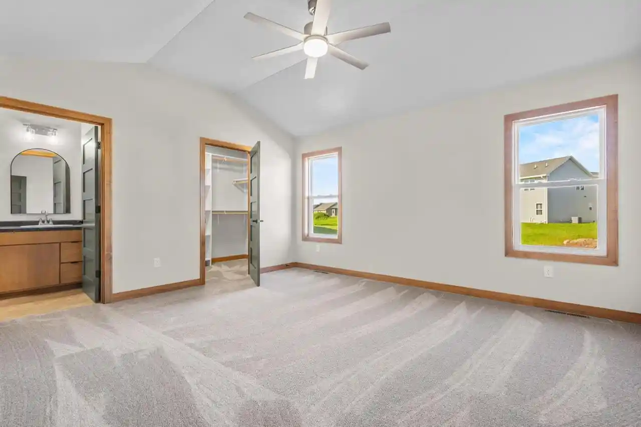 5th image of 1400 Divinity Dr Dr, De Pere, WI 54115 | MLS# 50326905