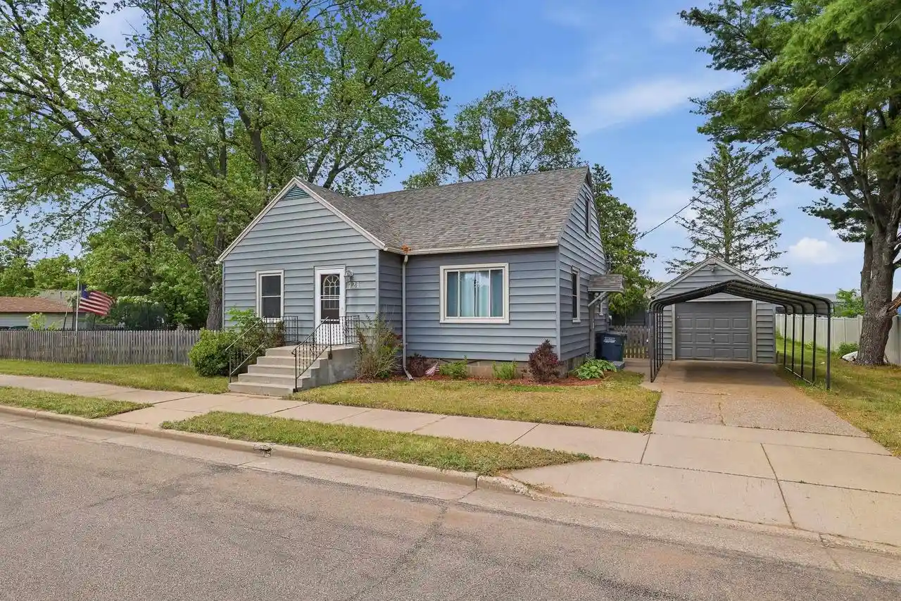 Homes for sale in Wisconsin Rapids, WI | 721 Grove Avenue Avenue, Wisconsin Rapids, WI 54494 | MLS# 22602556