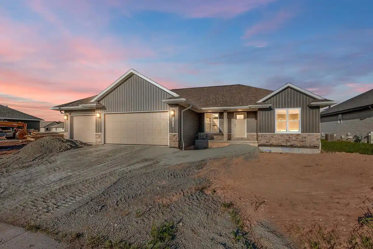 1st image of 1418 Divinity Dr Dr, De Pere, WI 54115 | MLS# 50326898