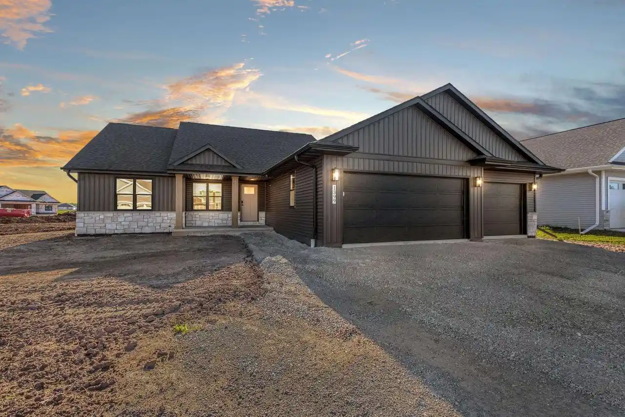 1st image of 1399 Crossroads Dr Dr, De Pere, WI 54115 | MLS# 50326901