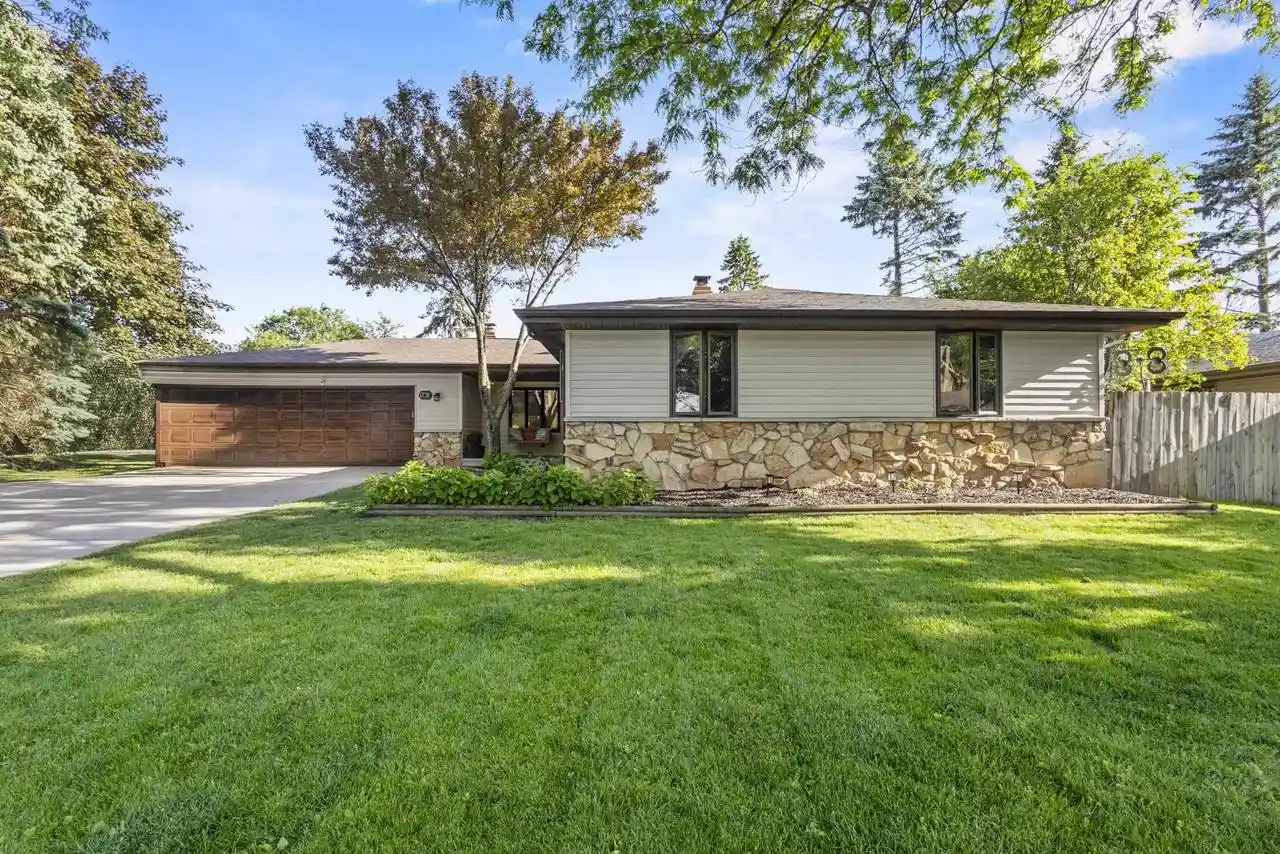 Homes for sale in Menasha, WI | 1731 Oakridge Court Court, Menasha, WI 54952 | MLS# 50326872