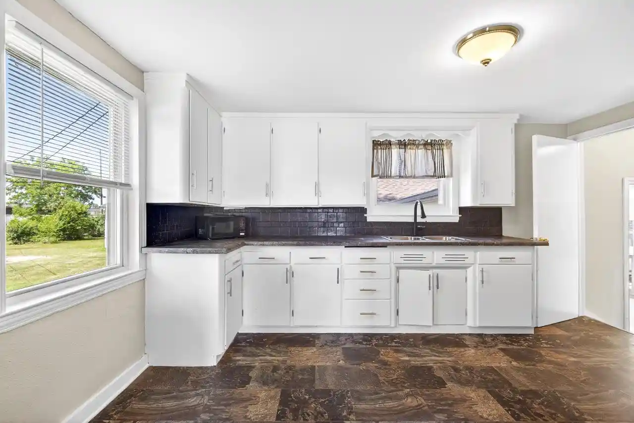 2nd image of 801 W Scott Street Street, Fond Du Lac, WI 54937 | MLS# 50326930
