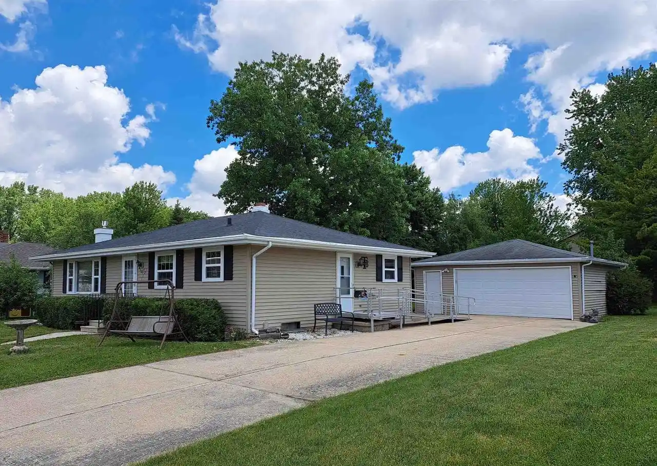 Homes for sale in Menasha, WI | 1121 Calder Street Street, Menasha, WI 54952 | MLS# 50326927