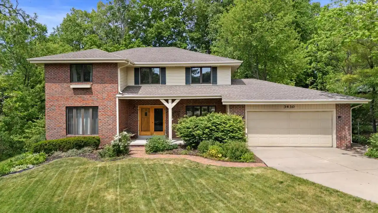 Homes for sale in Racine, WI | 3430 Shorewood Dr Dr, Racine, WI 53404 | MLS# 1966001