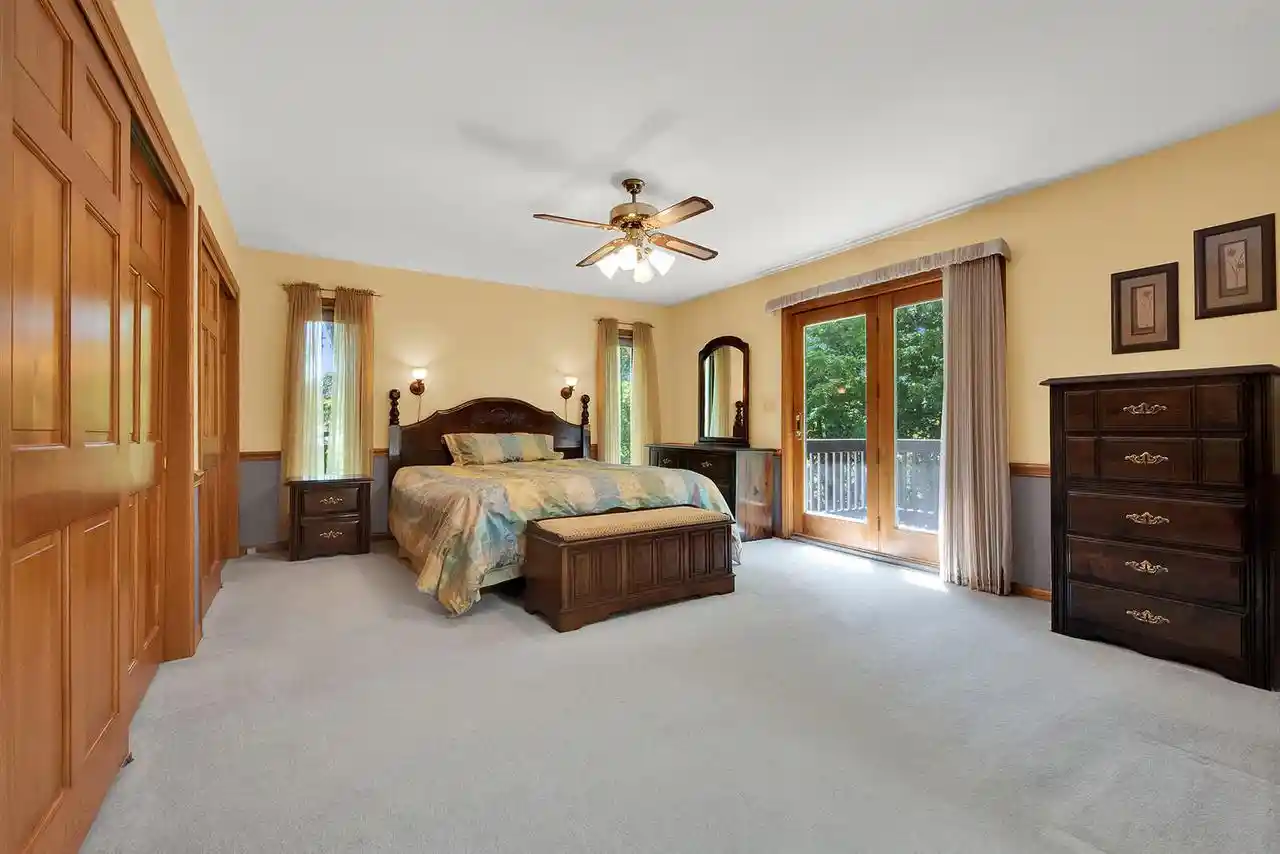 Homes for sale in Racine, WI | 3430 Shorewood Dr Dr, Racine, WI 53404 | MLS# 1966001