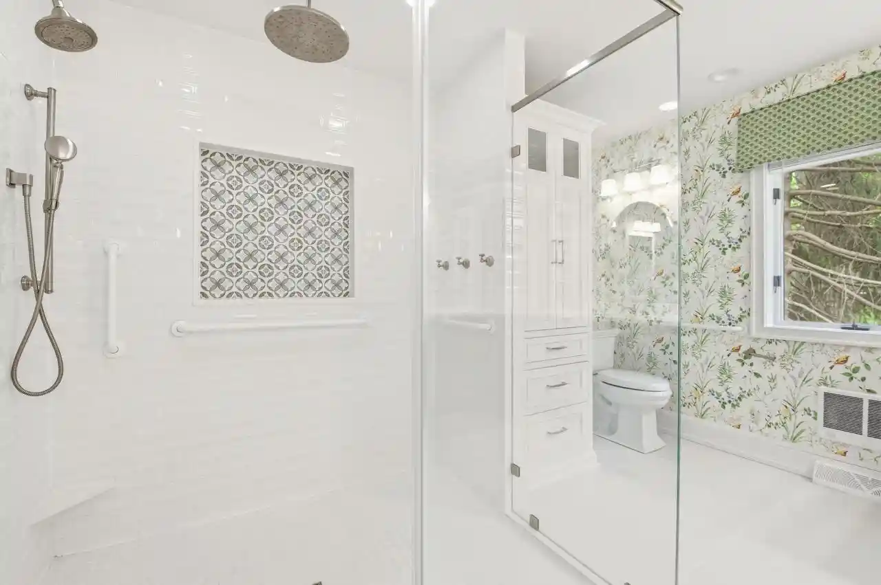 2nd image of 1031 N Genesee Woods Dr Dr, Oconomowoc, WI 53066 | MLS# 1966008