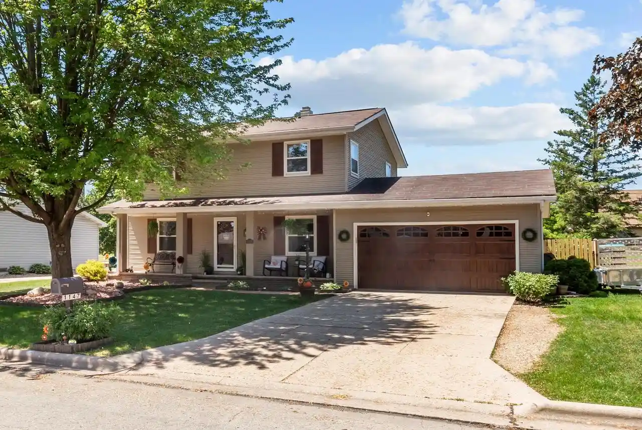 Homes for sale in Neenah, WI | 1147 Green Acres Lane Lane, Neenah, WI 54956 | MLS# 50326945