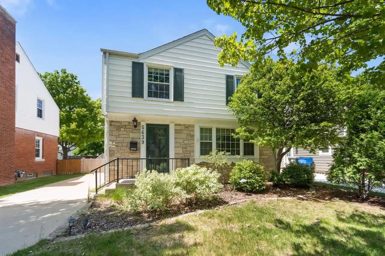 Homes for sale in Whitefish Bay, WI | 5639 N Bay Ridge Avenue Avenue, Whitefish Bay, WI 53217 | MLS# 1966025