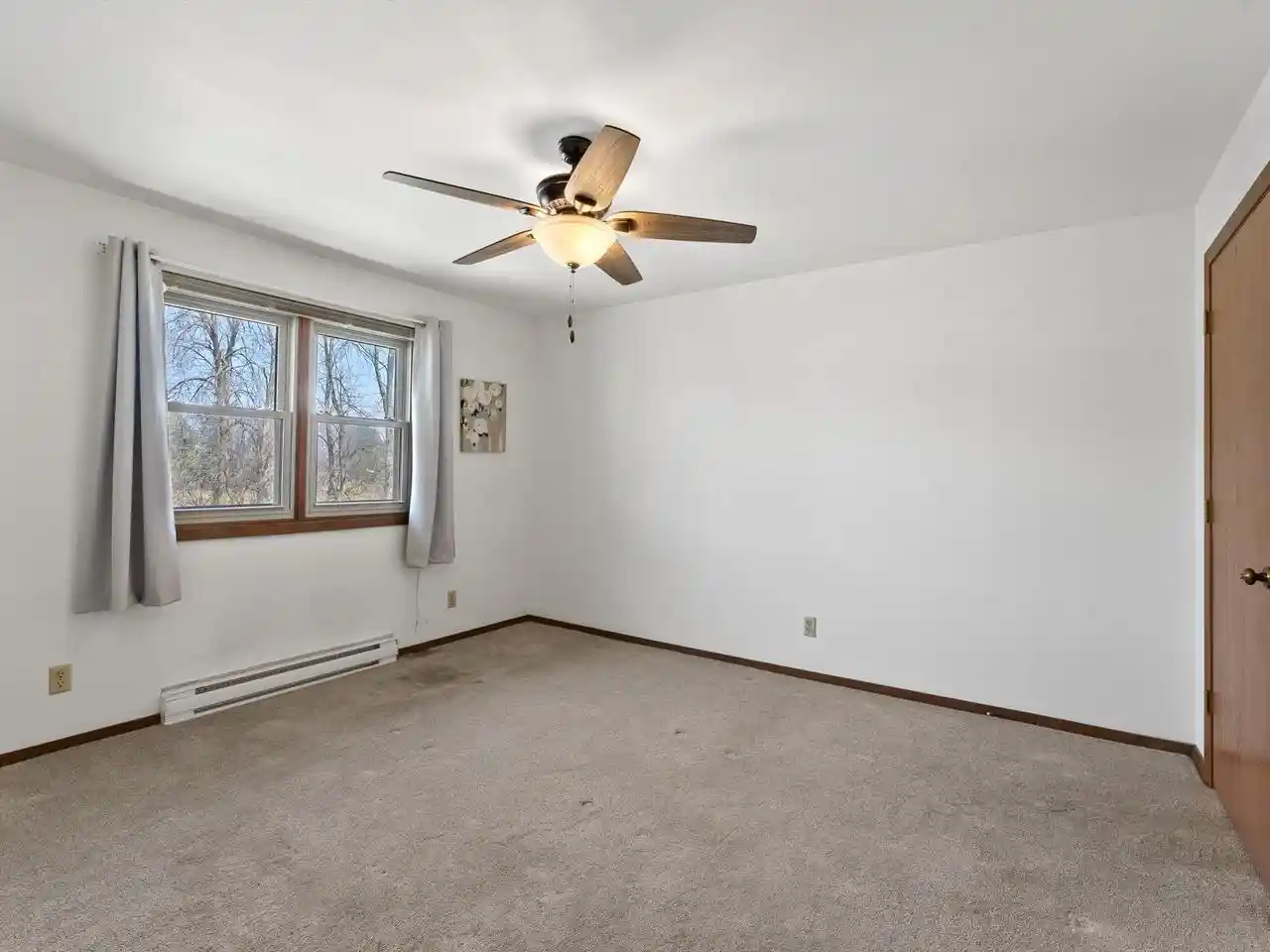 Homes for sale in Manitowoc, WI | 910 E Cedar Avenue Avenue #403, Manitowoc, WI 54220 | MLS# 1966048