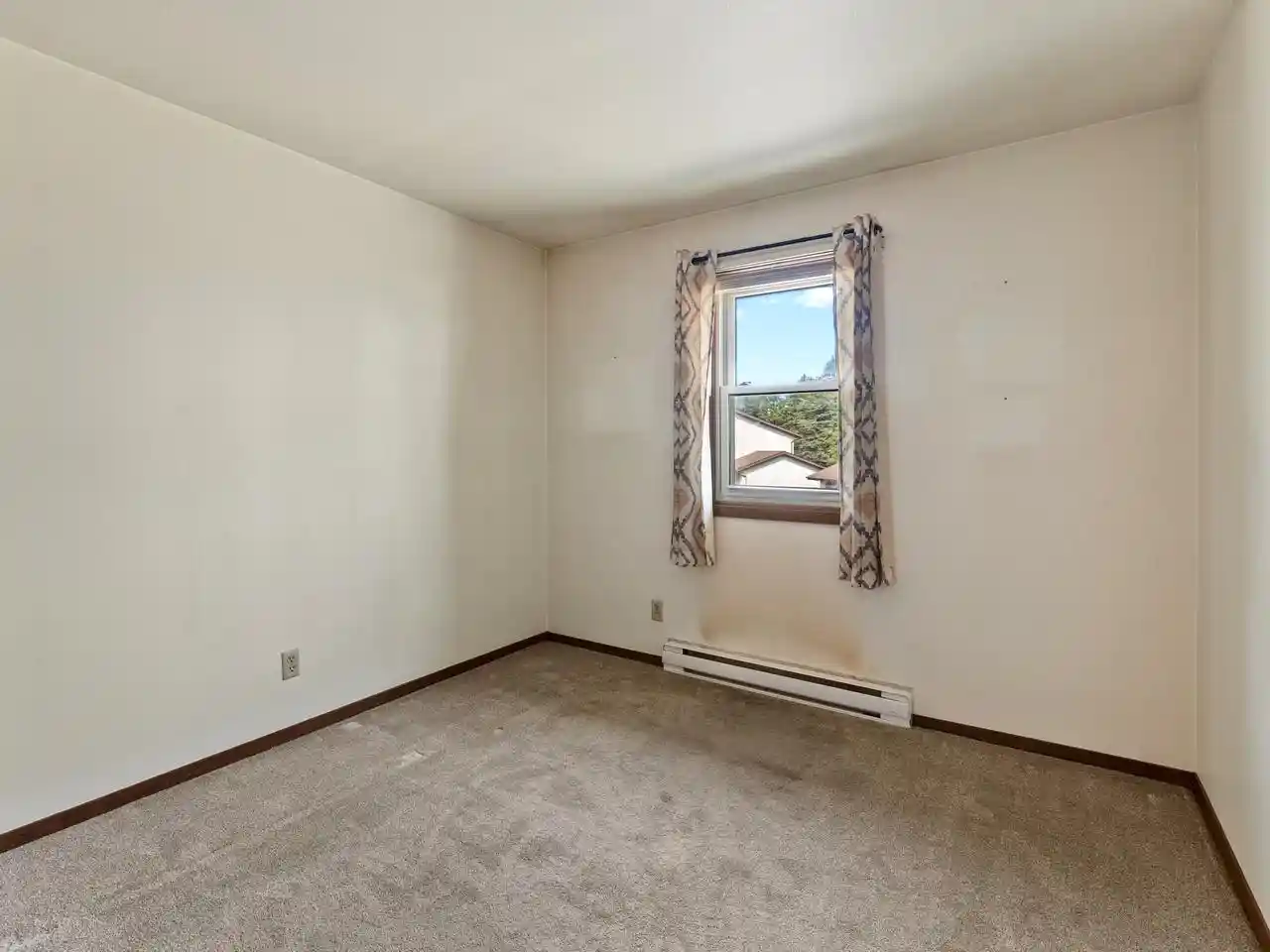 Homes for sale in Manitowoc, WI | 910 E Cedar Avenue Avenue #403, Manitowoc, WI 54220 | MLS# 1966048
