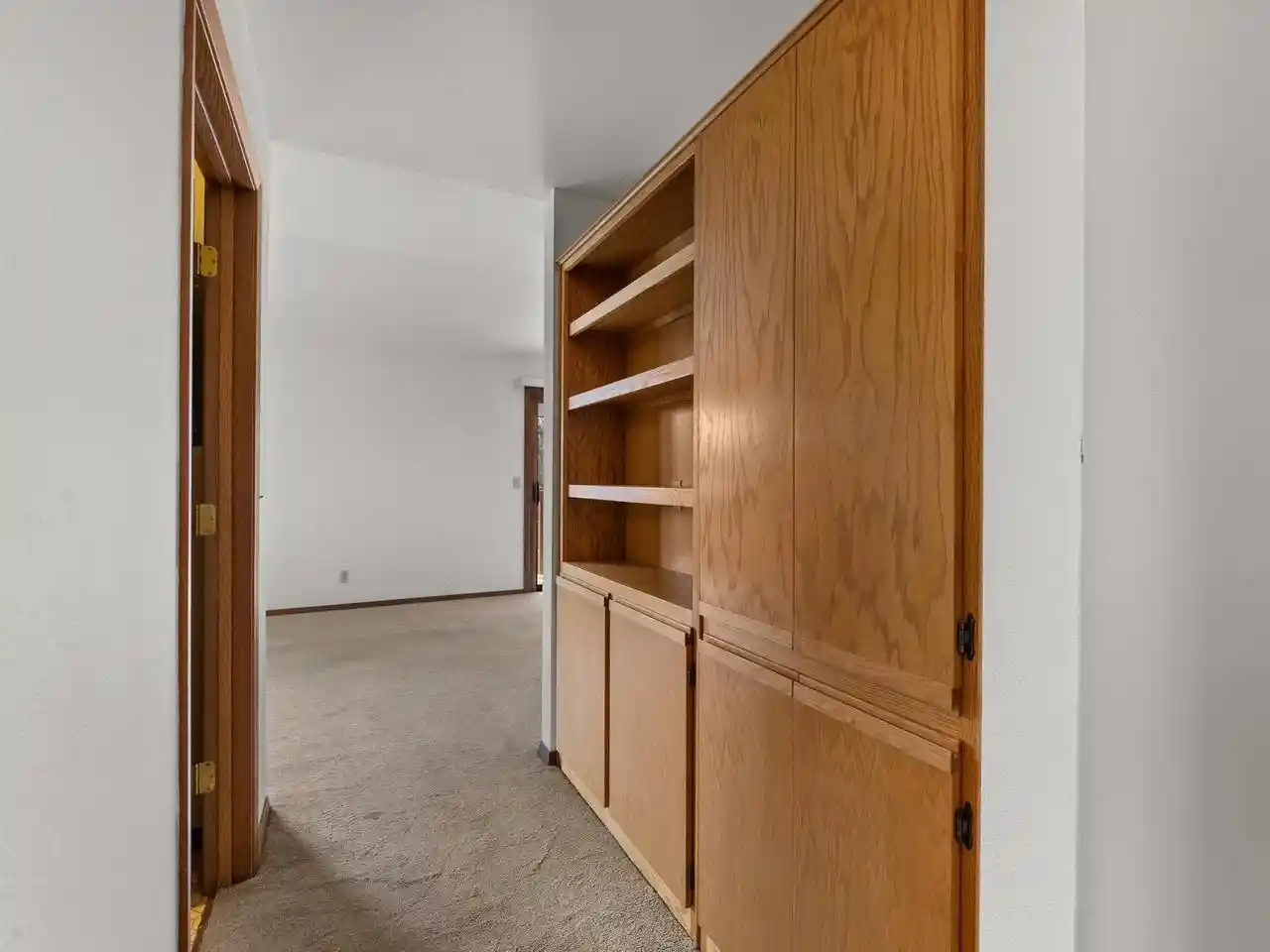 Homes for sale in Manitowoc, WI | 910 E Cedar Avenue Avenue, Manitowoc, WI 54220 | Houzeo