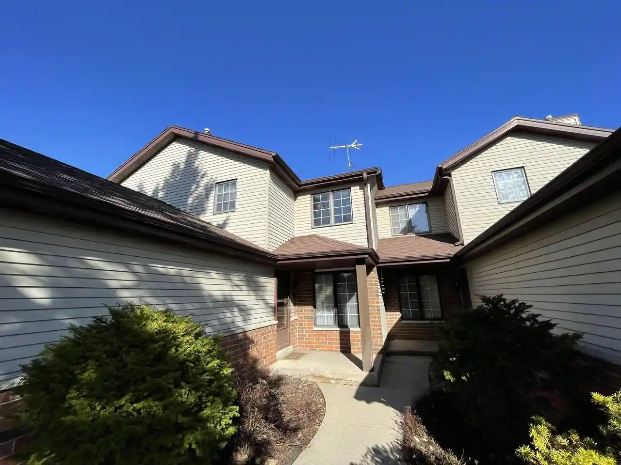 Homes for sale in Franklin, WI | 8105 S Legend Dr Dr #D, Franklin, WI 53132 | MLS# 1966059